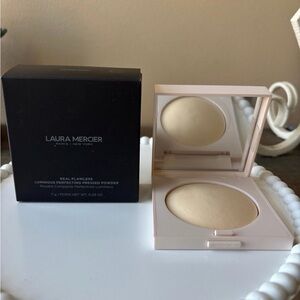 Laura Mercier Real Flawless Pressed Powder - Translucent